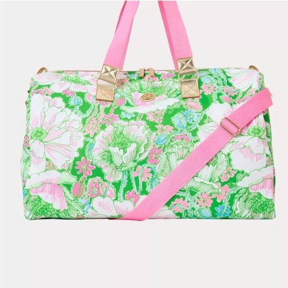 Lilly Pulitzer Handbags - NWT Lilly Pulitzer weekender bag putting green poppy land